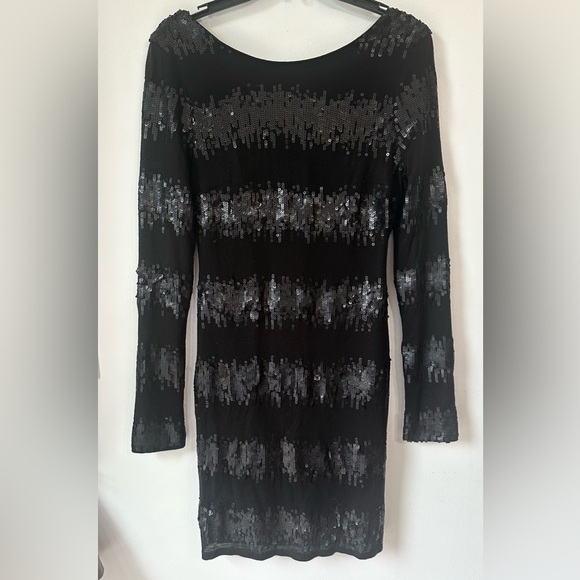 Badgley Mischka Dresses & Skirts - Badgley Mischka Black Sequin Jersey Long Sleeve Dress open Draped Back sz Small